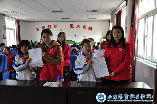 g我院志愿者參加李滄區“學(xué)雷鋒迎世園”學(xué)業(yè)幫扶1 1計劃啟動(dòng)儀式2.jpg g我院志愿者參加李滄區“學(xué)雷鋒迎世園”學(xué)業(yè)幫扶1 1計劃啟動(dòng)儀式2.jpg