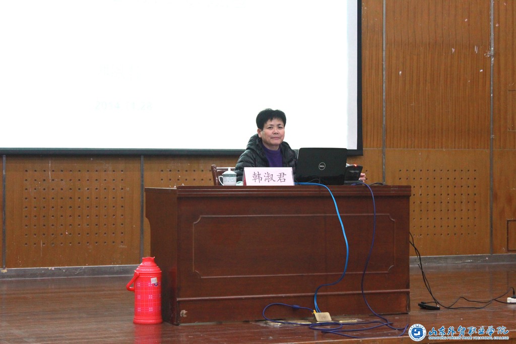 國際貿易系舉行“培養與踐行社會(huì )主義核心價(jià)值觀(guān)”主題教育活動(dòng)2.JPG
