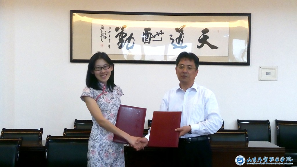 我院與青島坤德茶葉有限公司簽訂校企合作協(xié)議.jpg