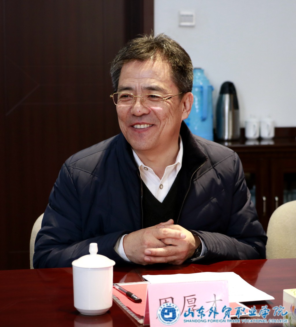 青島市中高職空中乘務(wù)專(zhuān)業(yè)辦學(xué)聯(lián)盟籌備會(huì )在我院舉辦 (2).jpg 青島市中高職空中乘務(wù)專(zhuān)業(yè)辦學(xué)聯(lián)盟籌備會(huì )在我院舉辦 (2).jpg