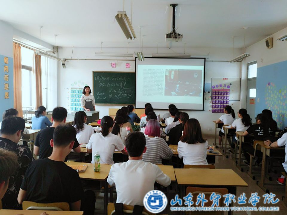 學(xué)院各團支部舉辦“學(xué)習總書(shū)記講話(huà) 做合格共青團員”主題團課 (1).jpg